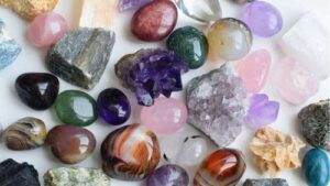 A Influência das Pedras Zodiacais: Um Guia Energético para o Seu Dia a Dia