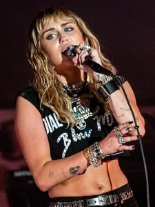 Miley Cyrus Planeja Celebração Especial Pelos 20 Anos de Hannah Montana