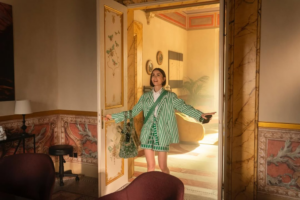 Emily em Paris: Pôster da 5ª Temporada Revela Novo Capítulo na Itália e Amadurecimento da Protagonista
