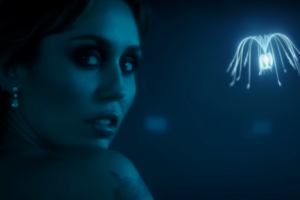 Miley Cyrus Mergulha em Pandora com Clipe Surpresa de ‘Dream As One’ para Avatar 3