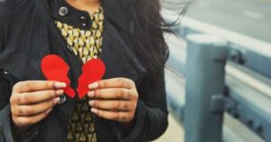 Astrologia Revela: Estratégias Sentimentais para Cada Signo Lidar com o Fim de um Relacionamento