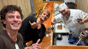 Encontro gastronômico em SP: Shawn Mendes e João Lucas em badalado restaurante japonês