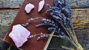 Alfazema: A Erva Ancestral Reverenciada por Seus Poderes Protetores