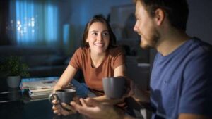 A Primeira Impressão: Como o Signo Ascendente Molda a Percepção Alheia